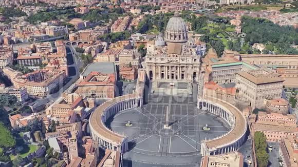 梵蒂冈圣彼得教堂从3D飞行高度的居民区视频的预览图