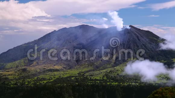 哥斯达黎加的Turrialba火山视频的预览图