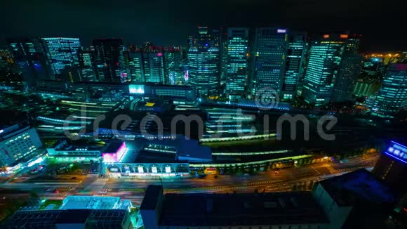 东京新川火车站高角度宽景拍摄的夜间时间视频的预览图