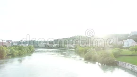 国际会议参观里昂法国大桥视频的预览图