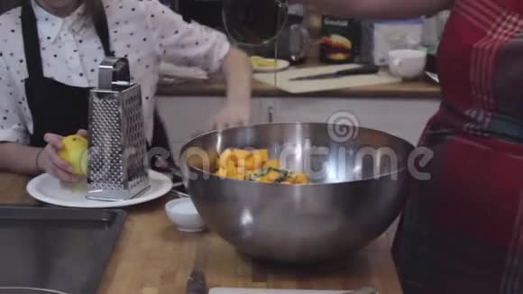 烹饪车间设置南瓜烹饪滑块射击视频的预览图