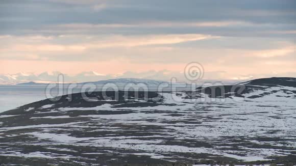 北海景观和白雪覆盖的冻土带视频的预览图