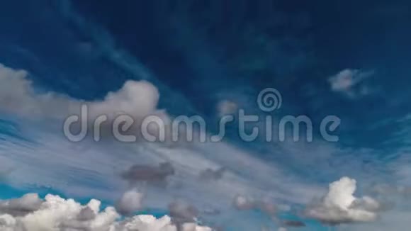 美国西南地区的云和深蓝天延时视频视频的预览图