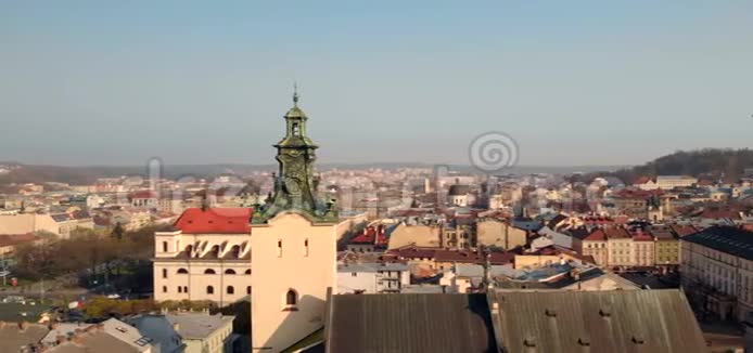 古老的利沃夫城市景观与美丽的全景视频的预览图