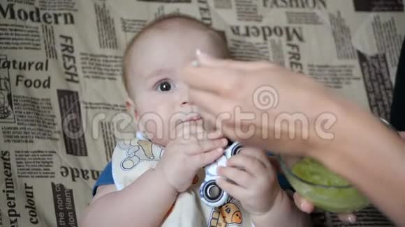 不要慢动作吃的小孩的脏脸视频的预览图