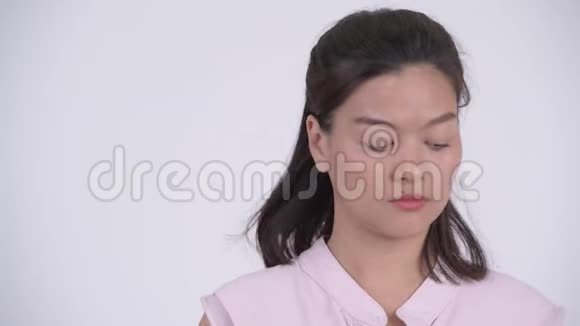 年轻快乐的亚洲女商人的脸在打电话视频的预览图