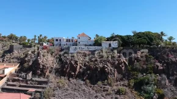 圣塞巴斯蒂安德拉戈梅拉的房子上面是Drone的房子视频的预览图