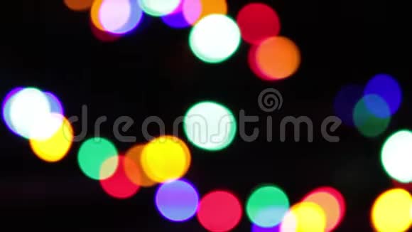 摘要bokeh假期背景装饰闪烁的花环圣诞节和新年灯闪烁庆祝活动视频的预览图