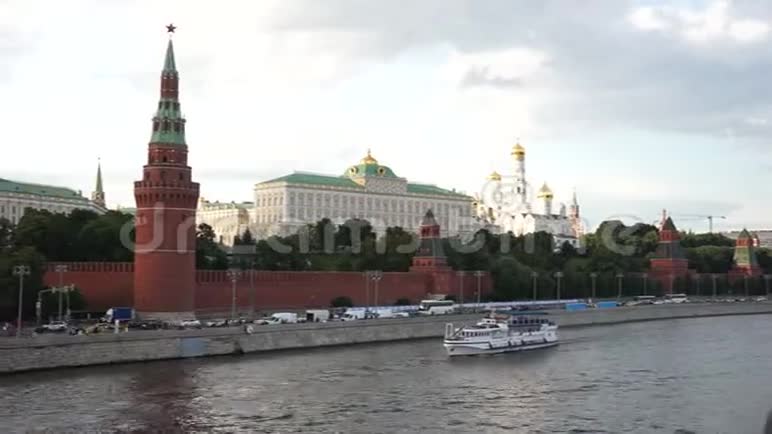 莫斯科俄罗斯克里姆林宫莫斯科河的景色视频的预览图