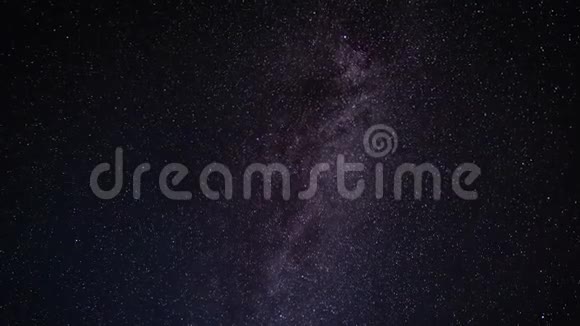 夜空中有星星银河在漫长的曝光时间流逝视频的预览图