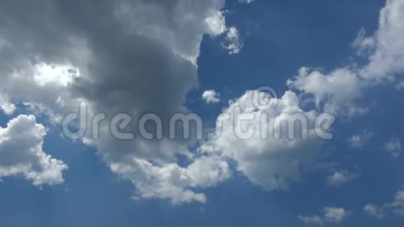 五月的云彩视频的预览图