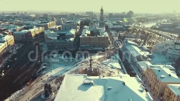 乌克兰哈尔科夫2016年12月13日宪法广场空中市中心覆盖着雪视频的预览图