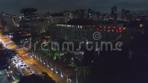 圣保罗巴西5月3日2018年市中心居民和商业建筑的空中景观视频的预览图
