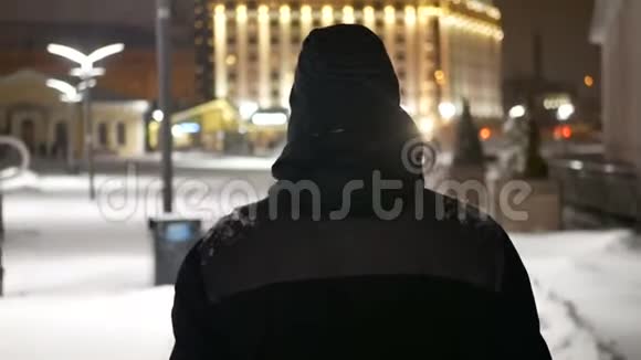 人走雪城视频的预览图