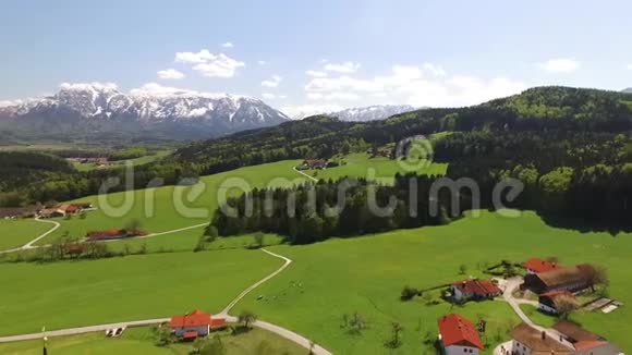 从乌尔里希肖埃格尔到萨尔茨堡的鸟瞰图靠近德国巴伐利亚的宁视频的预览图