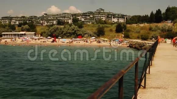保加利亚海边的码头视频的预览图