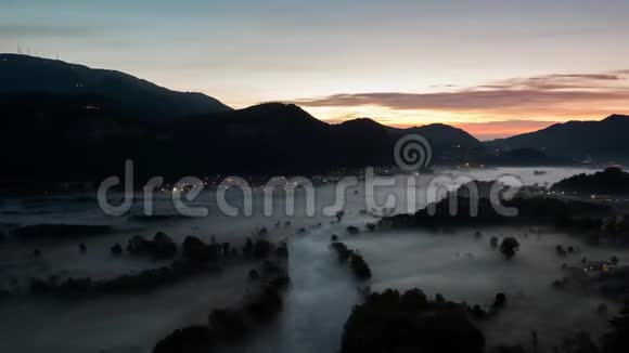 清晨阿达河谷雾的时间推移视频的预览图