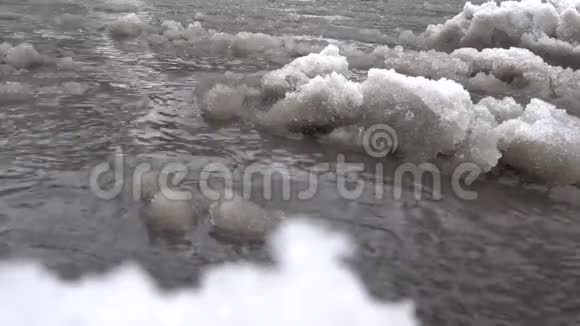 融雪泉水背景视频的预览图