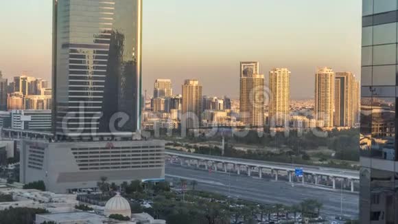 阿拉伯联合酋长国日落时分迪拜城市景观展示albarsha地区视频的预览图