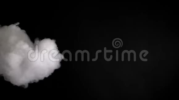 从角落吹出白色纯烟覆盖室内所有黑色背景运动纹理视频的预览图