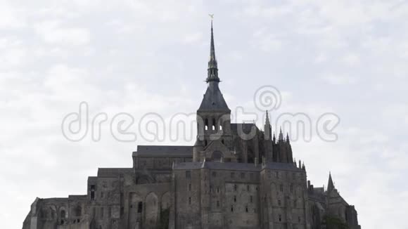 圣米歇尔山法国诺曼底建筑概念行动中世纪修道院在同名山上视频的预览图