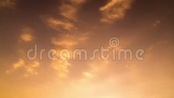 日落时分天空中的时移云视频的预览图