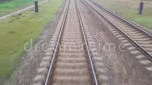 铁路从最后一辆货车上看到离港铁路视频的预览图