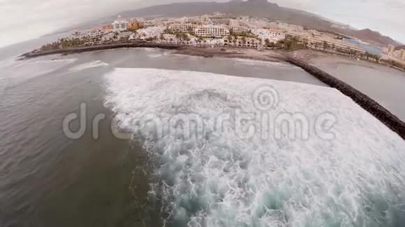令人惊叹的海景海滨和特内里费豪华酒店西班牙加那利群岛空中观景概念视频的预览图