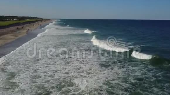 马里兰科德角的波浪和流行海滩空中表演视频的预览图