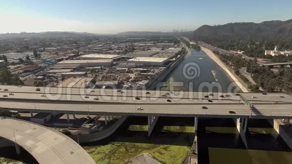 加州格伦代尔的空中飞盘水上公路拍摄视频的预览图