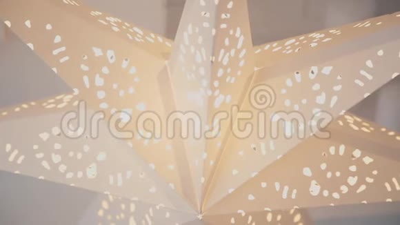 20192019年新年新年装饰五颜六色的花环圣诞袜圣诞树上的圣诞树视频的预览图