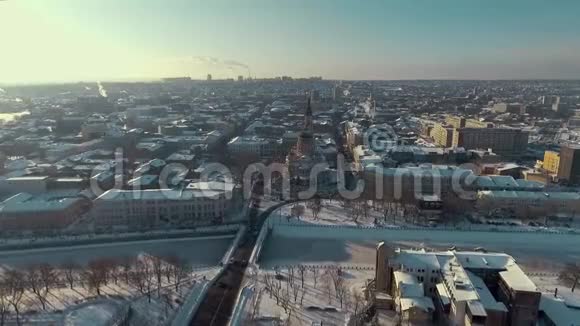 乌克兰哈尔科夫2016年12月13日冬季城市景观空中景观布拉戈维申斯基尔索博尔视频的预览图