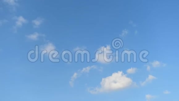 4时间流逝美丽的蓝天云彩的背景视频的预览图