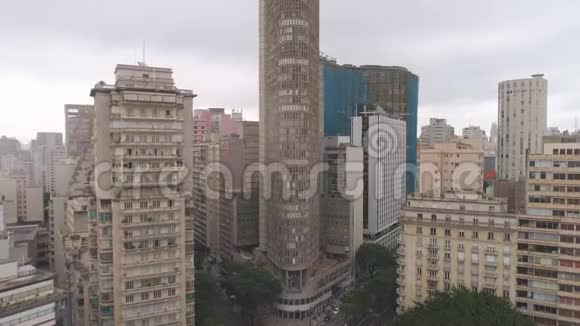 圣保罗巴西5月3日2018年市中心居民和商业建筑的空中景观视频的预览图
