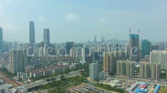 晴天的深圳城市景观住宅区中国广东鸟瞰图视频的预览图
