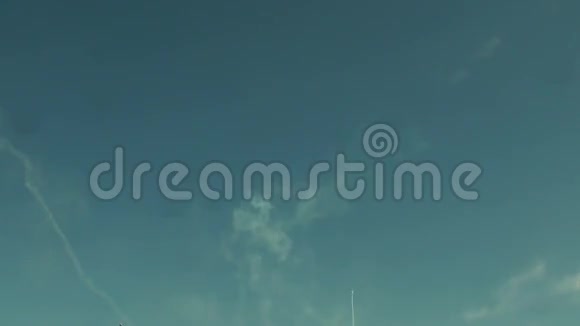 天空中的飞机视频的预览图