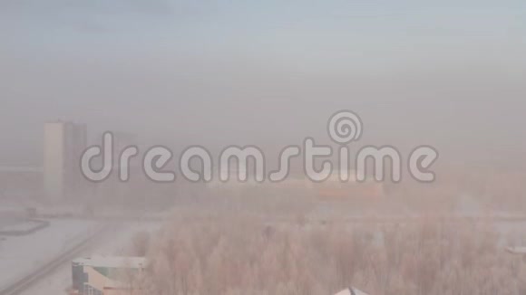 冰霜寒冷的城市俄罗斯寒冷的冬天视频的预览图