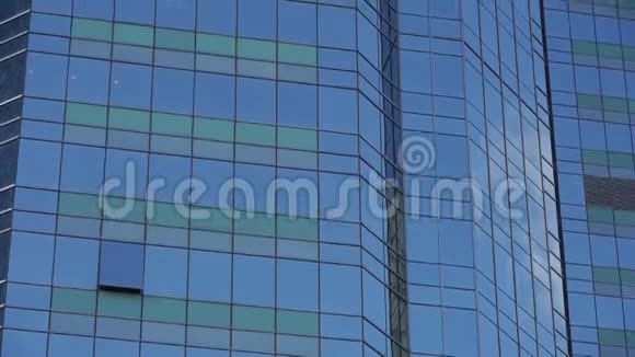 特写摩天大楼玻璃窗商业建筑区全球商业视频的预览图