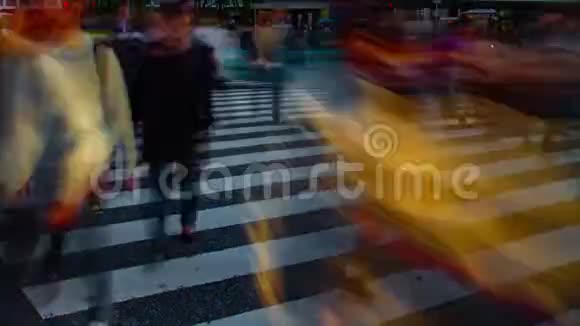 东京涩谷十字路口人群的时间间隔白天缓慢的快门倾斜视频的预览图