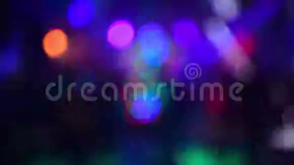 闪动彩体的抽象彩色背景视频的预览图