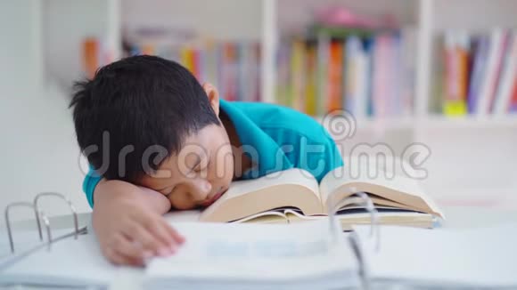 读过书后睡得很累视频的预览图