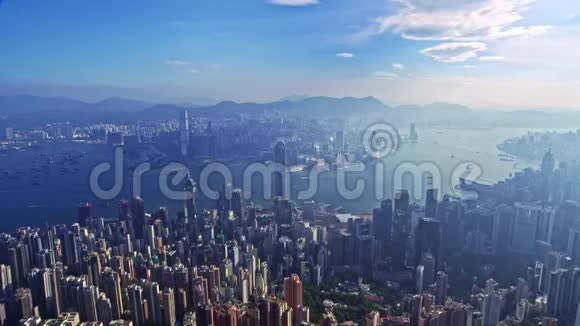 华丽的无人机城市景观空中全景飞越现代建筑视频的预览图