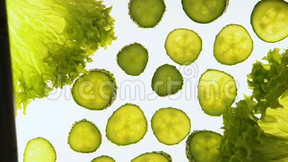 清淡处理黄瓜和生菜控制蔬菜中的硝酸盐视频的预览图