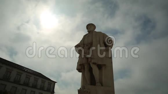 约奥三世国王雕像视频的预览图