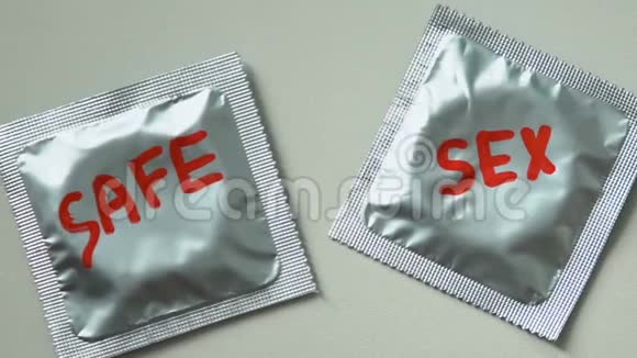 安全的性言语写在避孕套上红丝带作为艾滋病毒艾滋病的认识预防视频的预览图