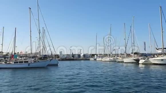 瓦伦西亚海军陆战队从游船上看到港口的游艇西班牙游艇俱乐部视频的预览图