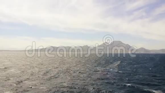 渡轮横渡摩洛哥直布罗陀海峡视频的预览图