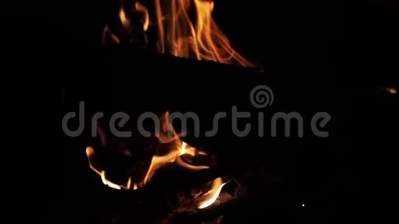 燃烧的木火视频的预览图