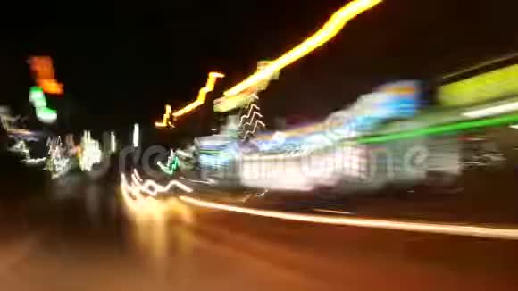 抽象风格的快速车灯在时间流逝的道路交通中运动视频的预览图