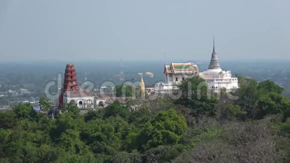 高望山上的佛寺赤地登顶泰国Phetchaburi视频的预览图